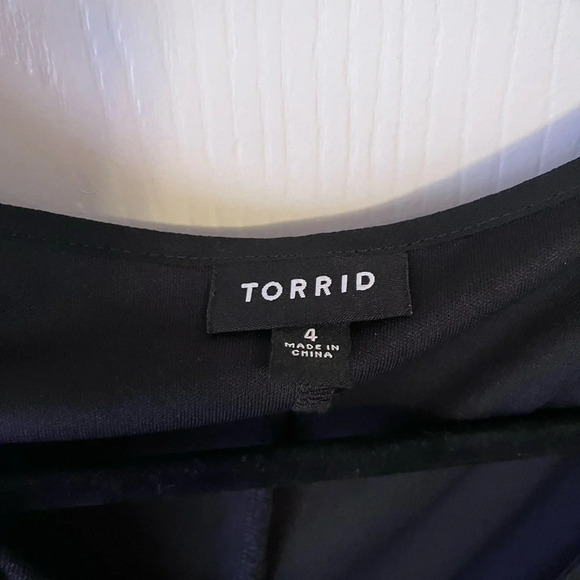 Torrid 4 women’s chiffon batwing blouse with beaded neckline v neck black - Picture 5 of 7